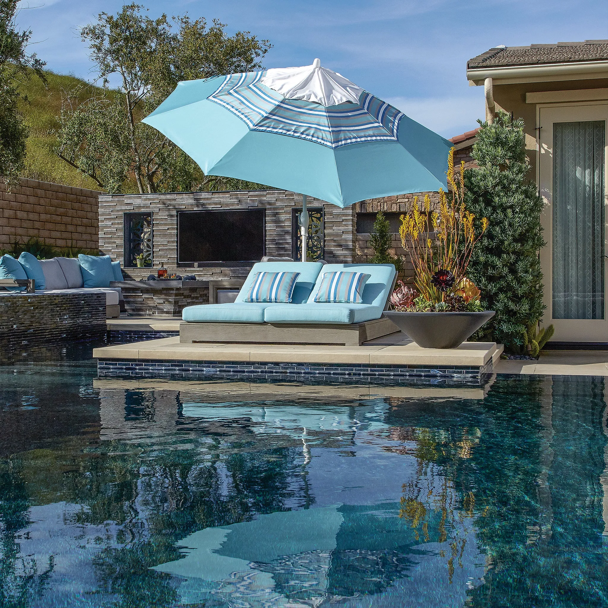 Deluxe Auto Tilt Black Aluminum 11 ft. Hampton Stripe Single Wind Vent Canopy Octagon O'bravia2 Patio Umbrella - UM812-09/4899 by Treasure Garden