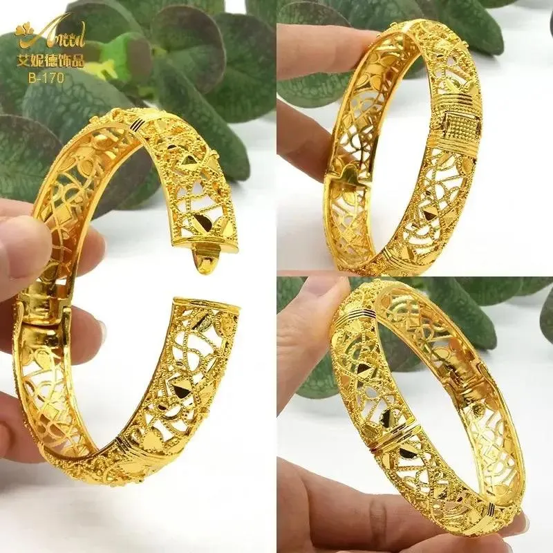 Glamorous Bangles For A Bride's Wedding Jewelry Model-07