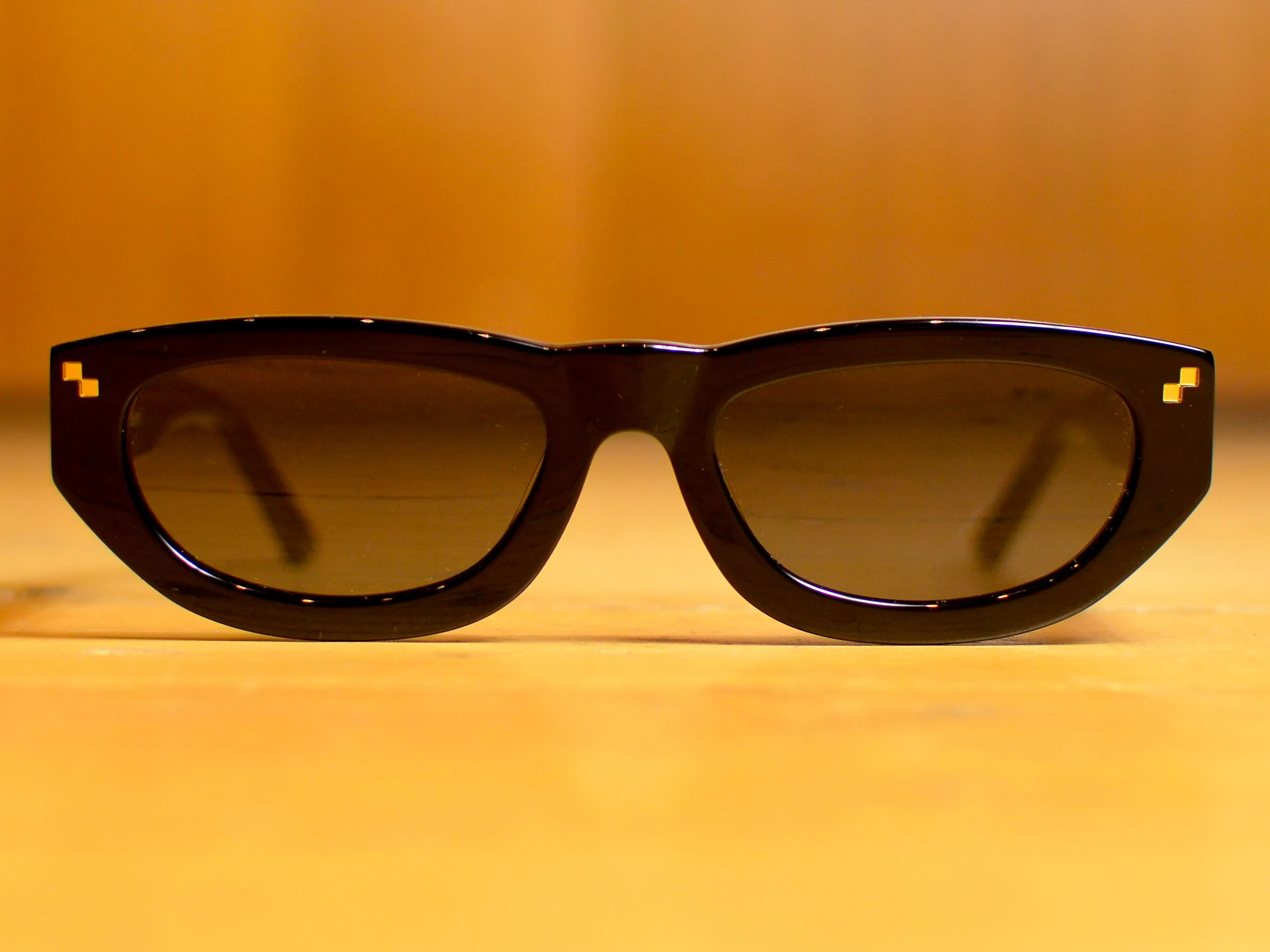 The Pearla - Polished Black / Black